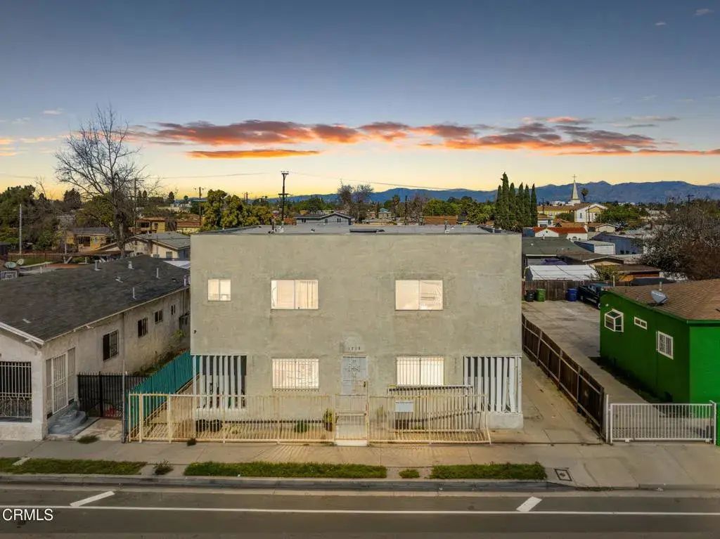 1711 E Imperial Highway, Los Angeles