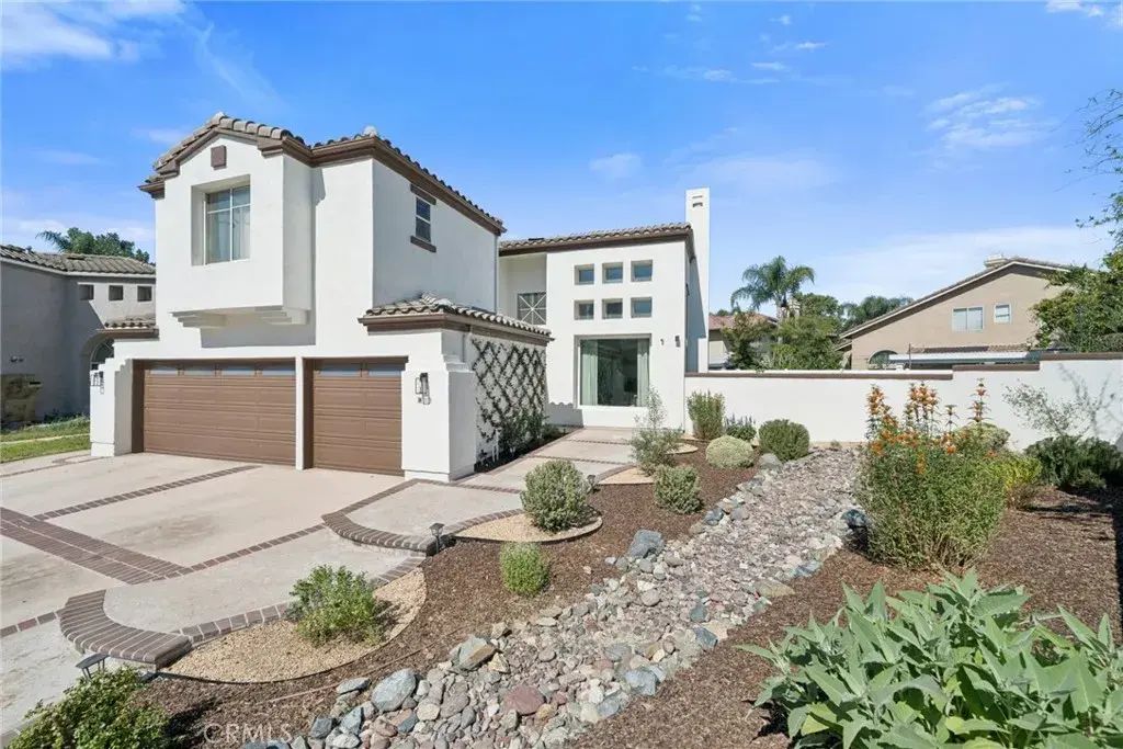 2121 Thyme, Corona