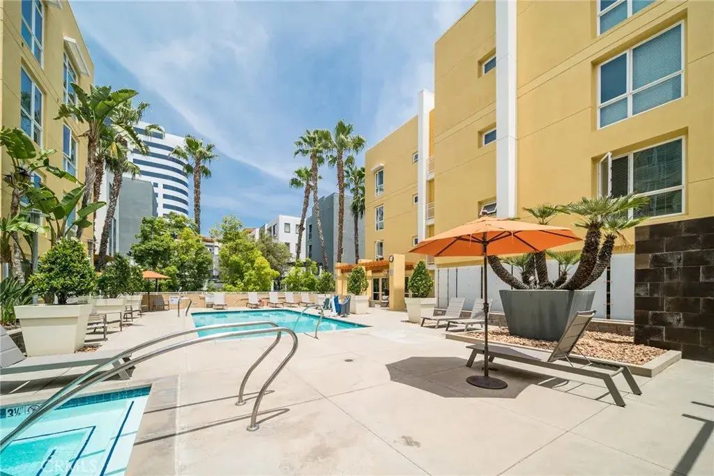 21301 Erwin Street 402, Woodland Hills