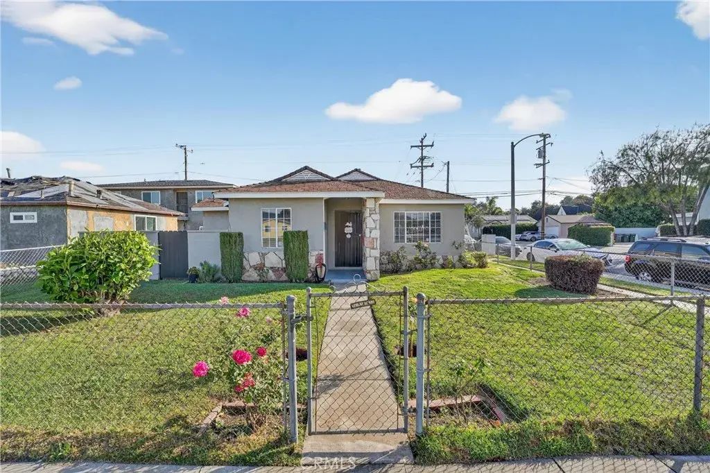 4049 Martin Luther King Jr, Lynwood