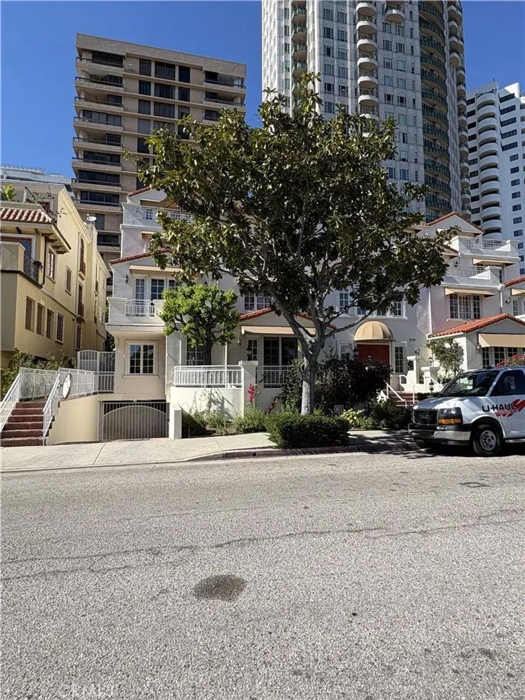 10595 Ashton Avenue 201, Los Angeles