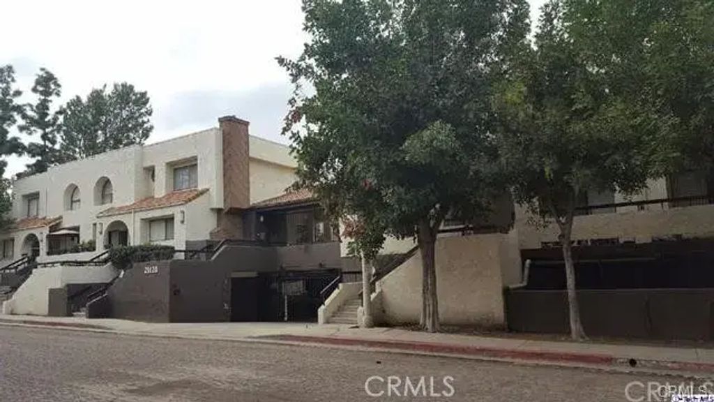 21620 Burbank, Woodland Hills