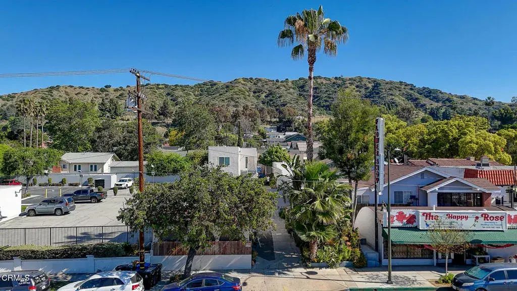 2561 Colorado Boulevard, Los Angeles