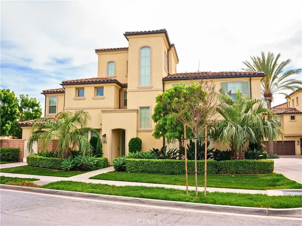 49 Finch, Lake Forest