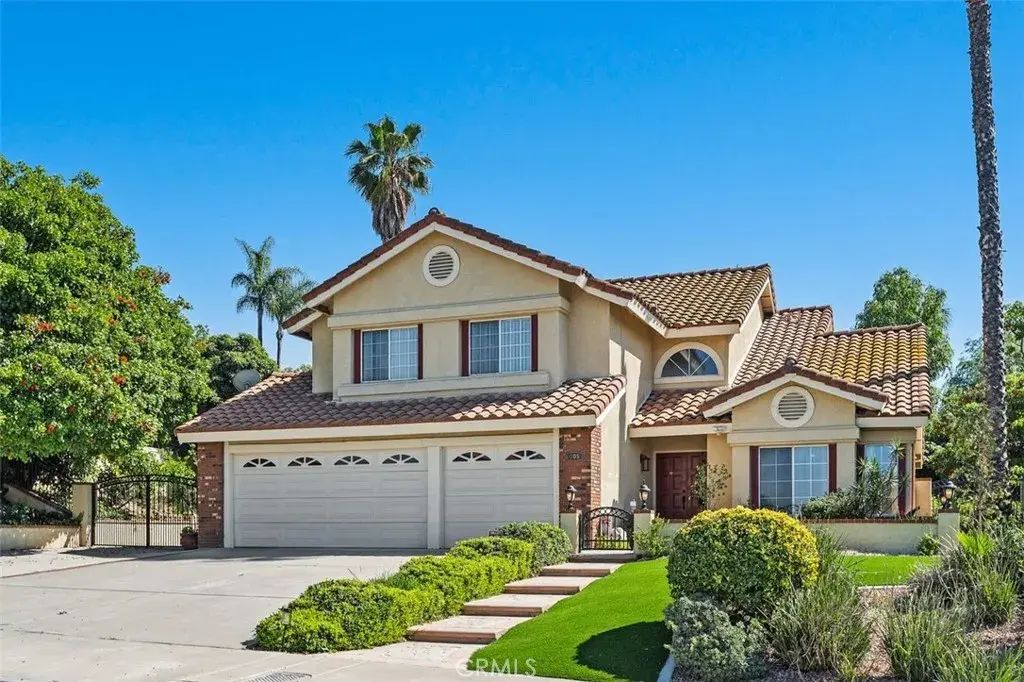 305 Mission Grove North, Riverside