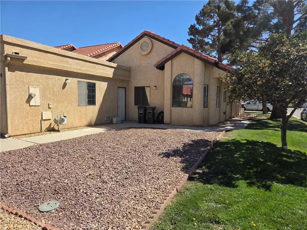 19099 Frances, Apple Valley