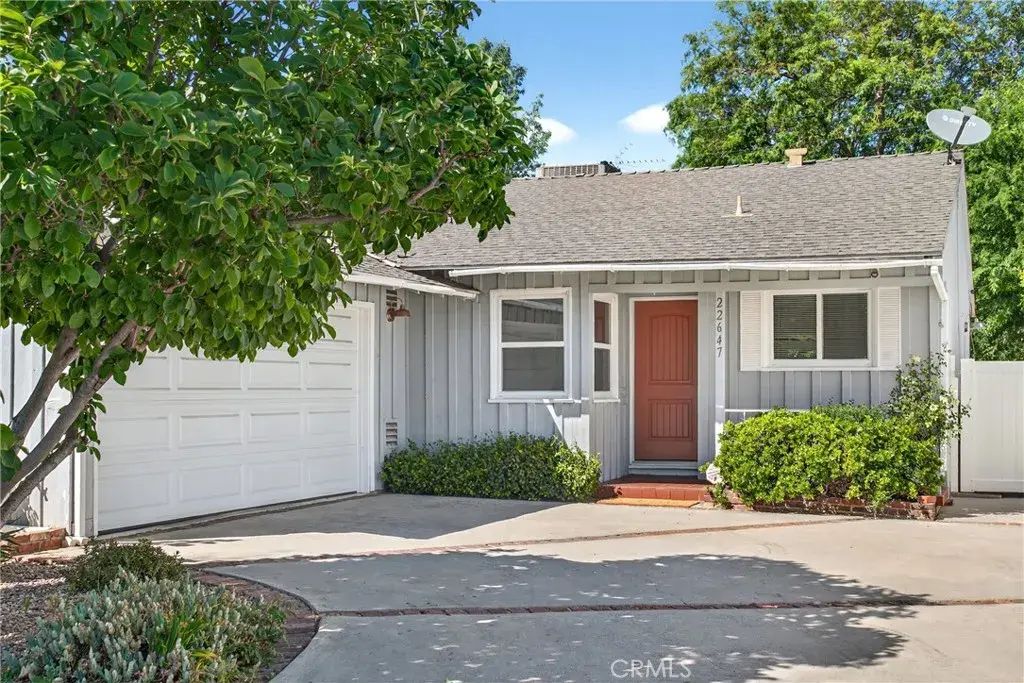 22647 Clarendon St, Woodland Hills
