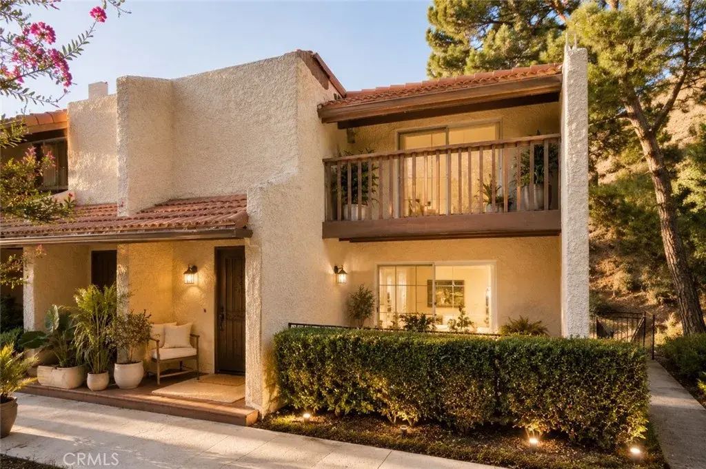 9555 Via Venezia, Burbank