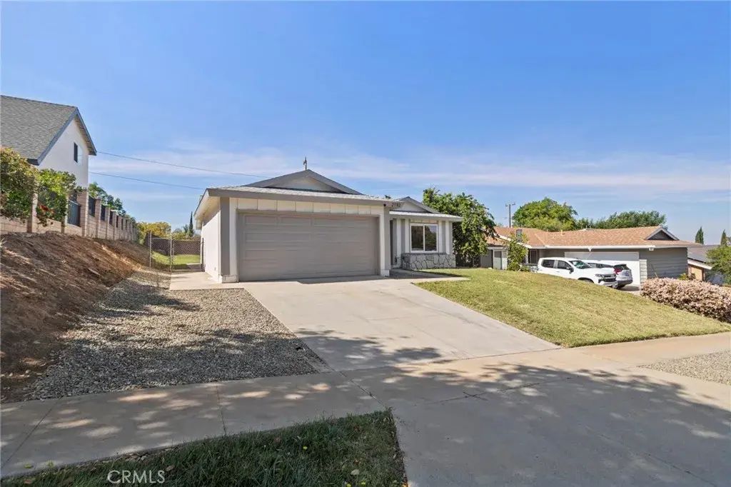 2192 Adrienne, Corona