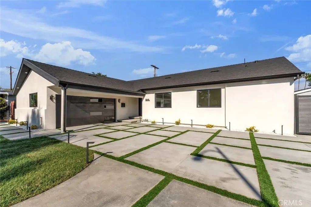 8848 Gerald Avenue, North Hills