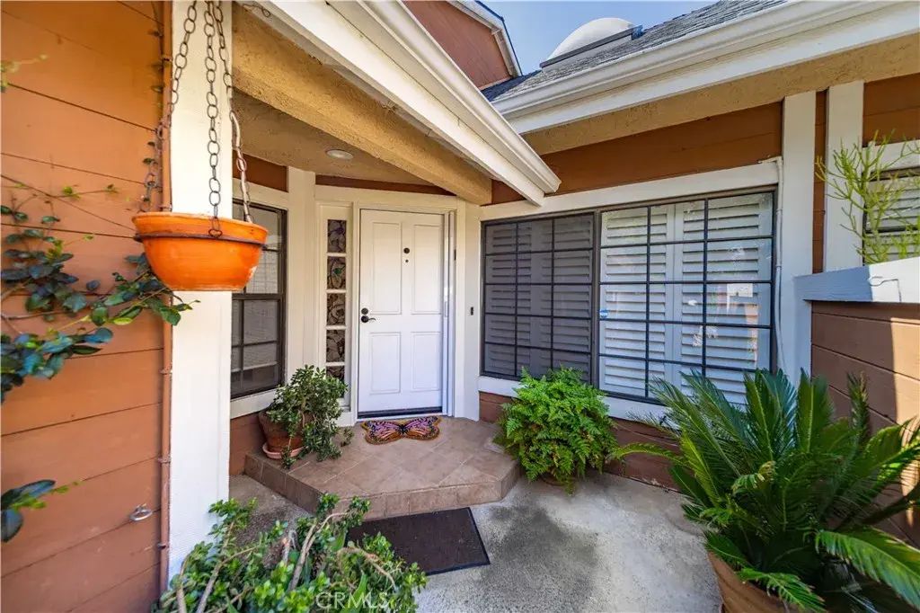 5930 Tampa 204, Tarzana
