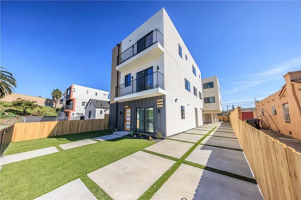 2426 S West View Street B, Los Angeles