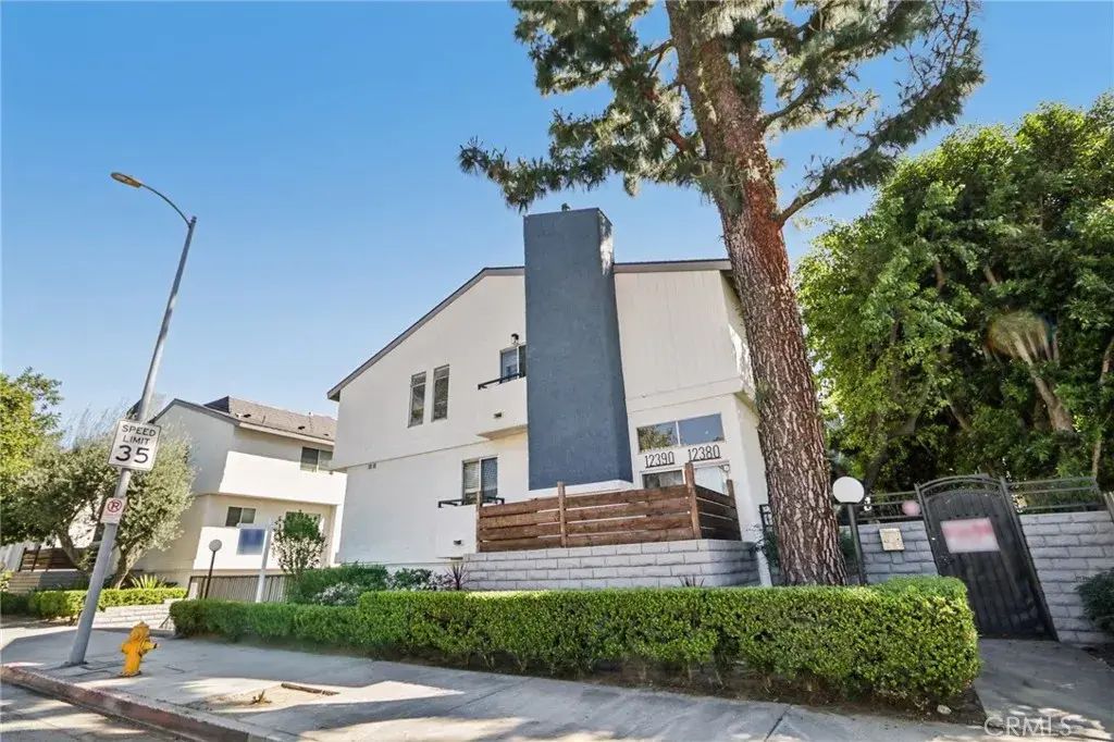 12390 Chandler Boulevard J, Valley Village
