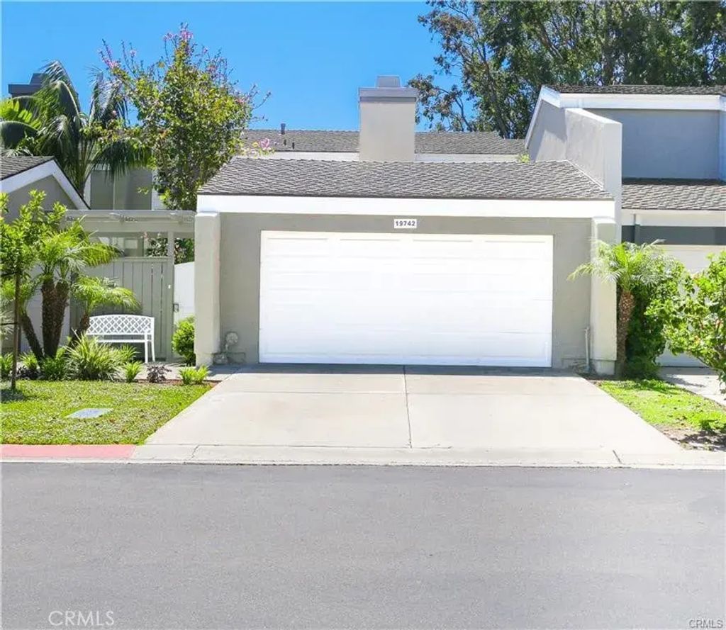 19742 Oceanaire Circle, Huntington Beach