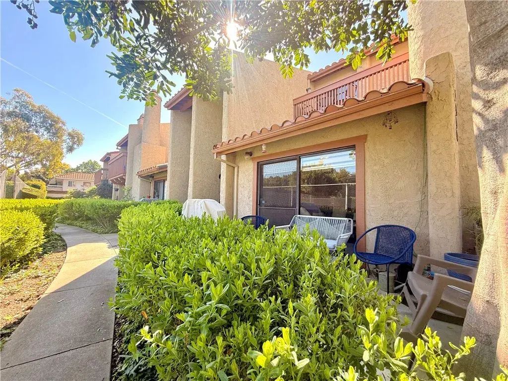 560 Rosewood Avenue, Camarillo