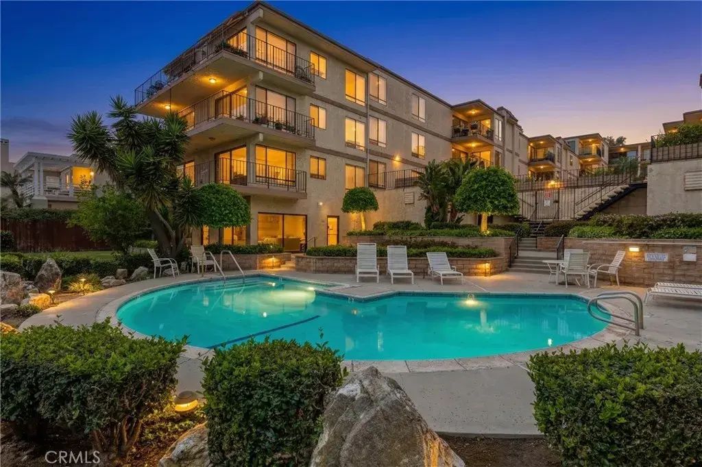 2722 20th, Signal Hill