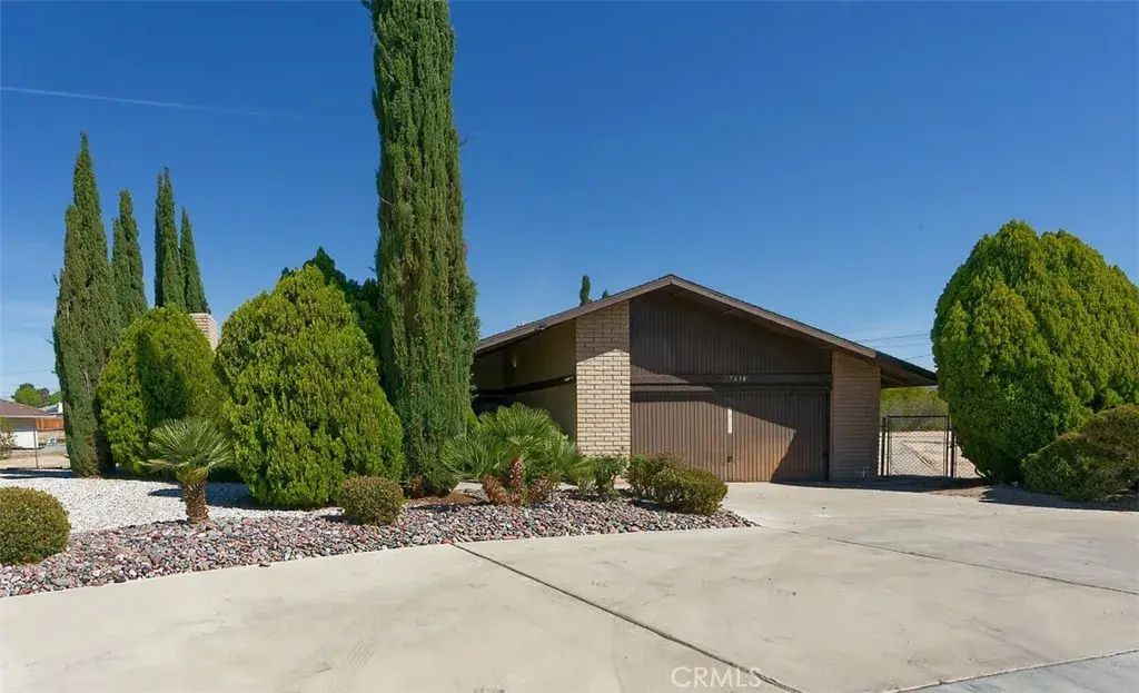 15490 Mondamon, Apple Valley