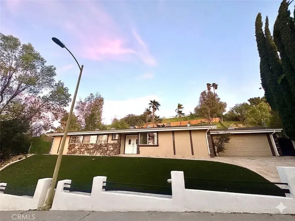 20881 Kelvin Place, Woodland Hills