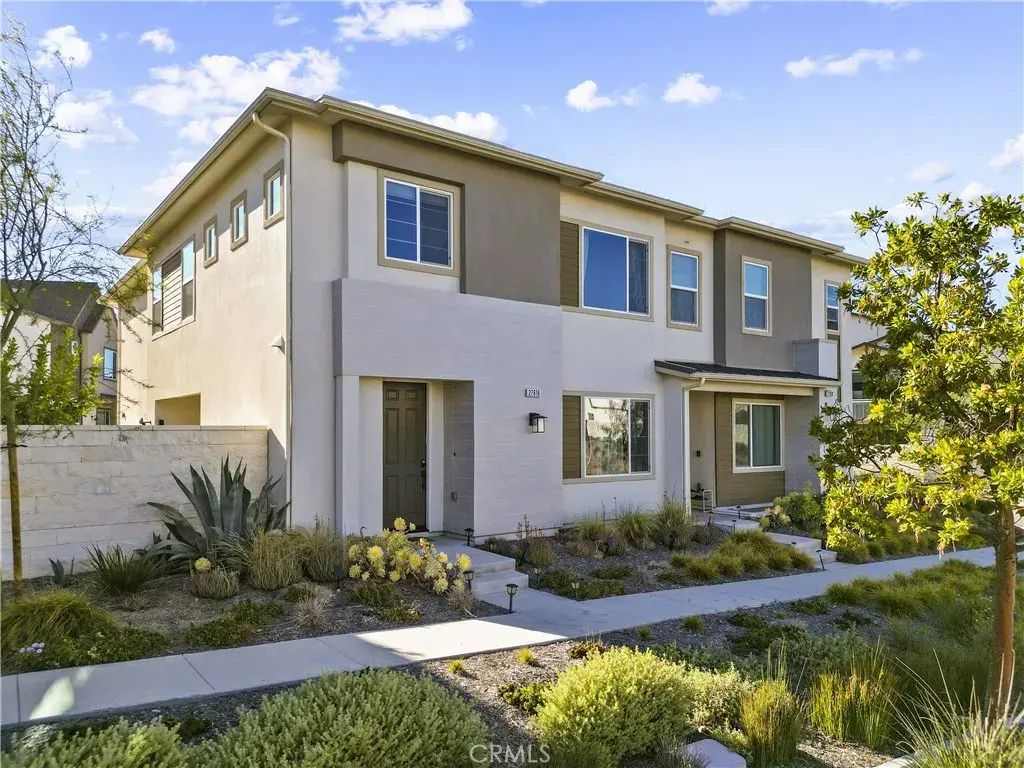 27616 Symphony Place, Valencia