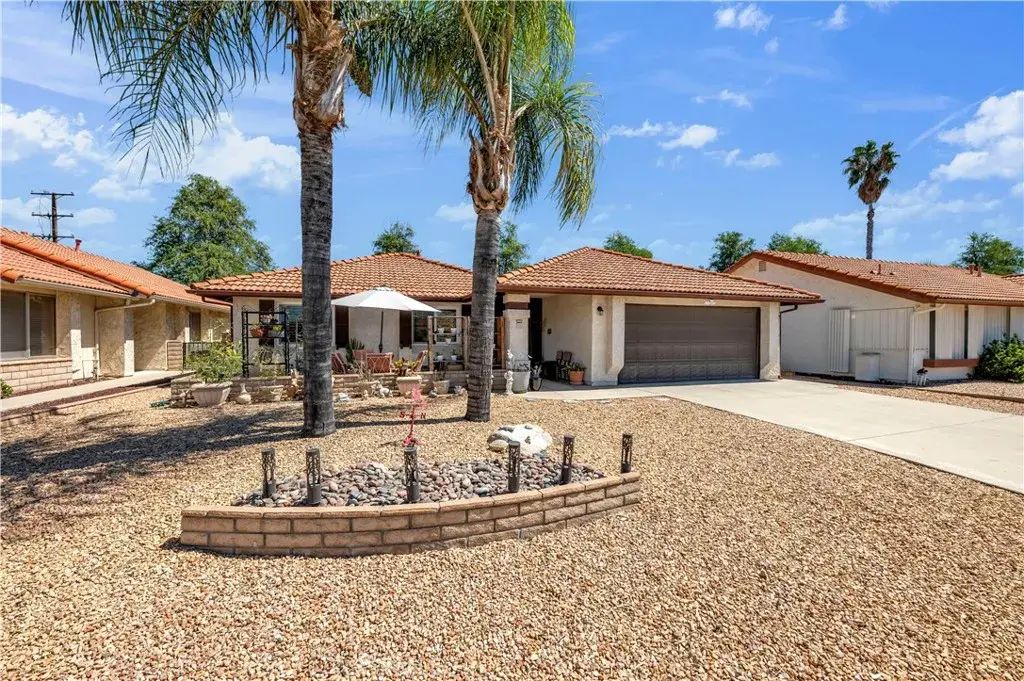 1114 Bottle Tree, Hemet