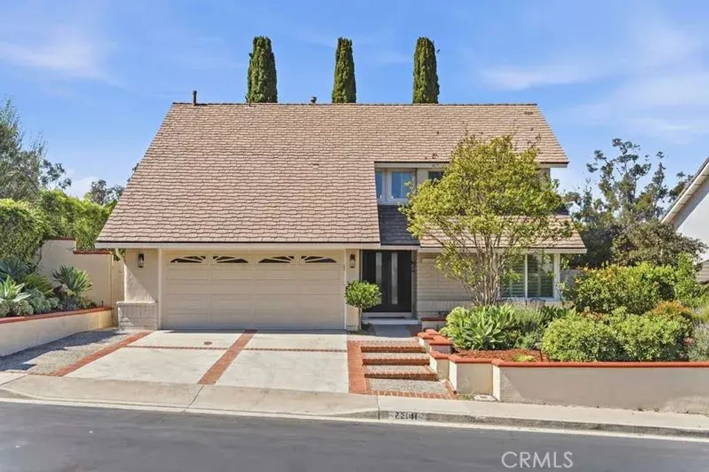22141 Comanche, Lake Forest