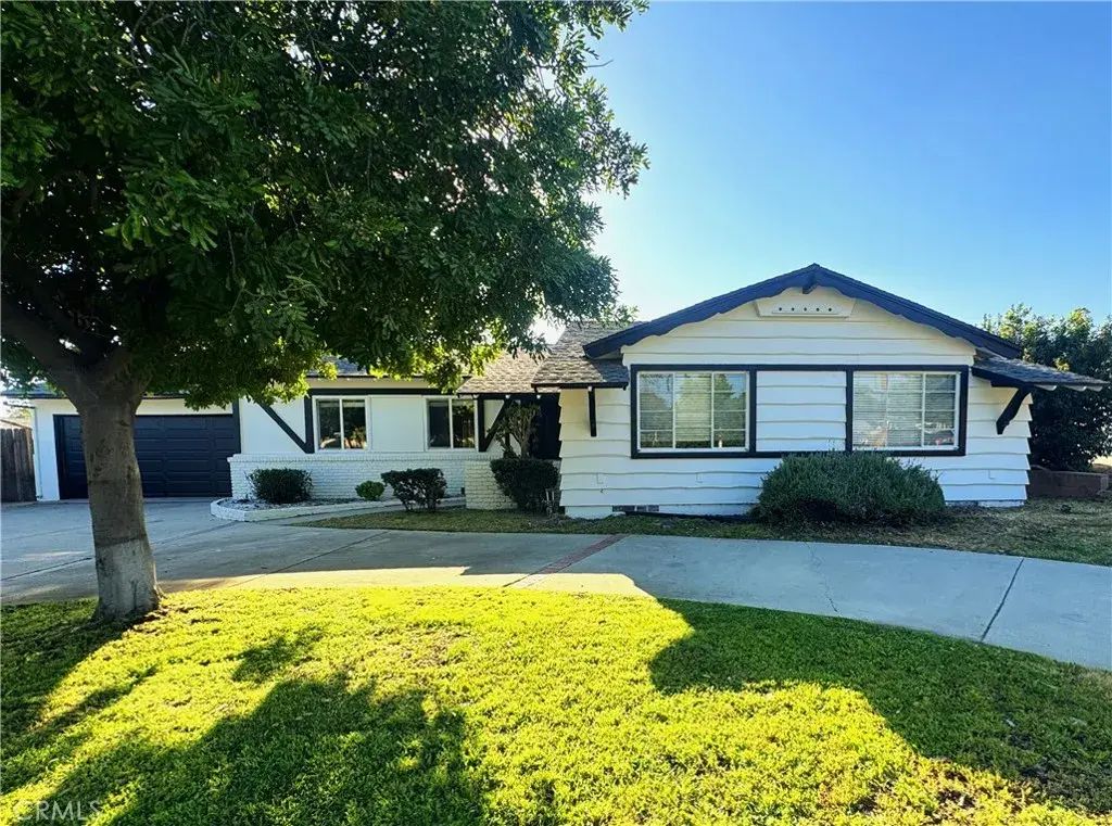 1515 Mural Drive, Claremont