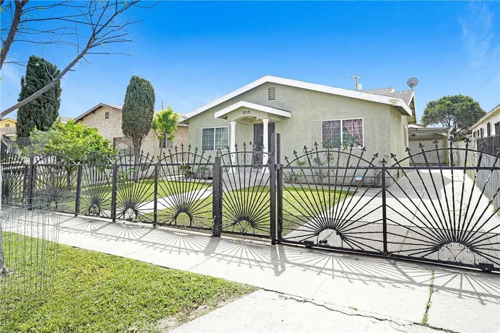 810 E 87th, Los Angeles
