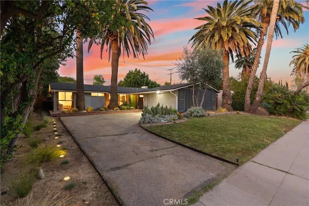 16421 Gledhill Street, North Hills