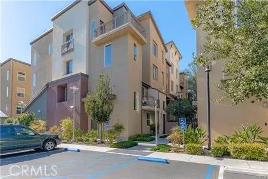 37 Waldorf, Irvine