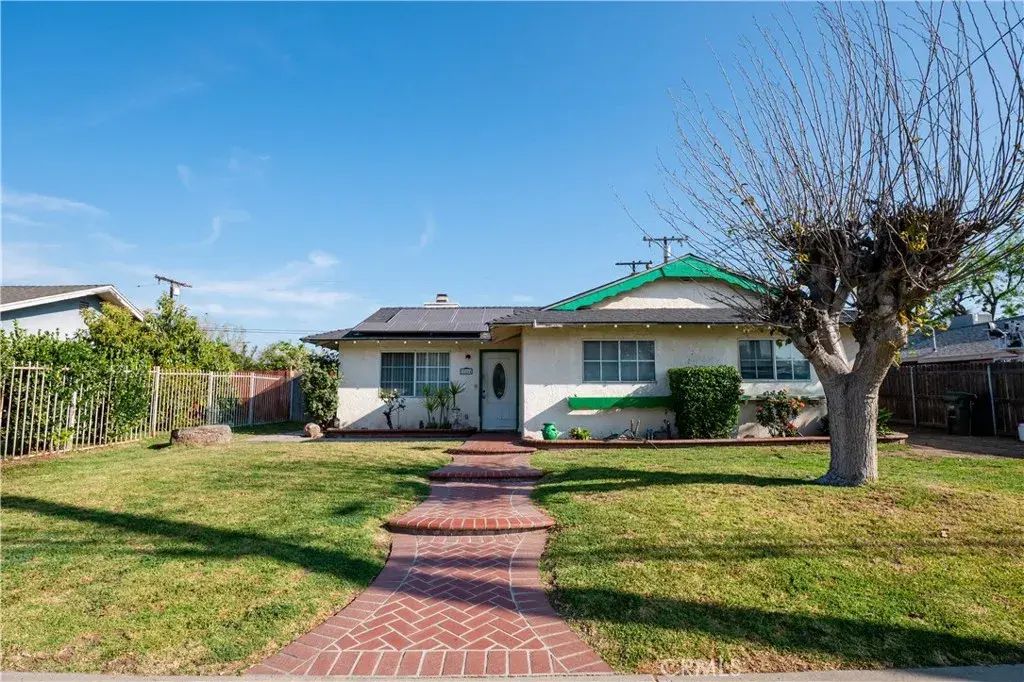 18264 Santa Ana, Bloomington