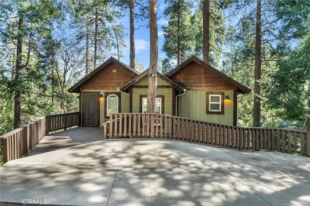 23988 Scenic, Crestline