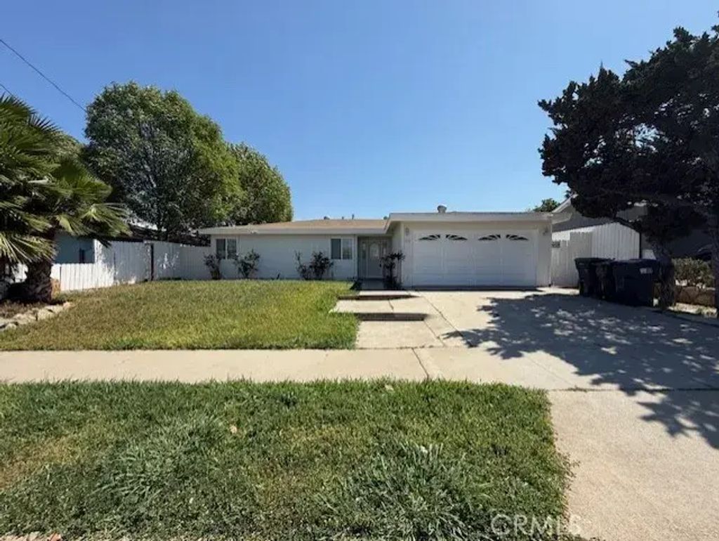 1095 Jadestone Lane, Corona