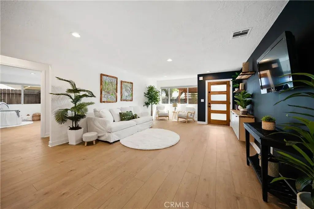 7851 Texhoma, Northridge