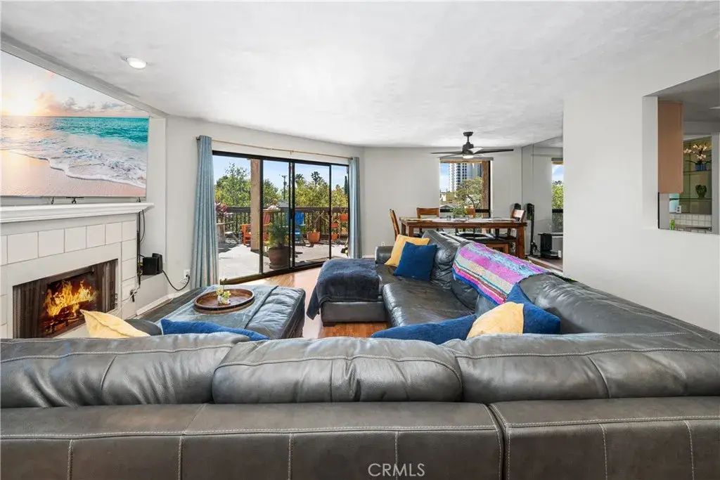 1425 E 2nd Street 301, Long Beach