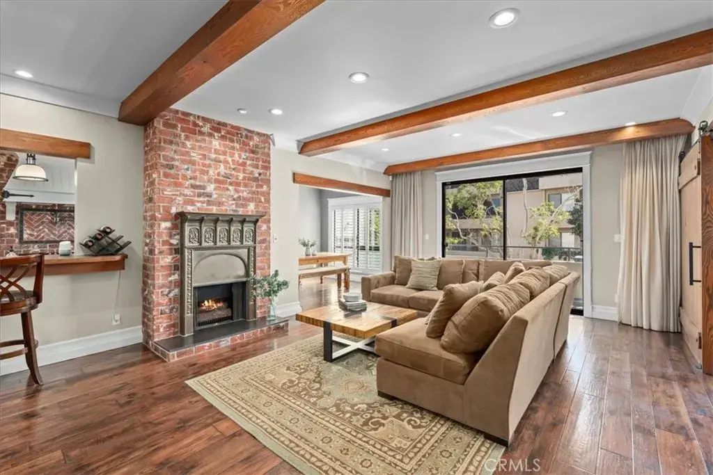 1167 Roxbury Drive 103, Los Angeles