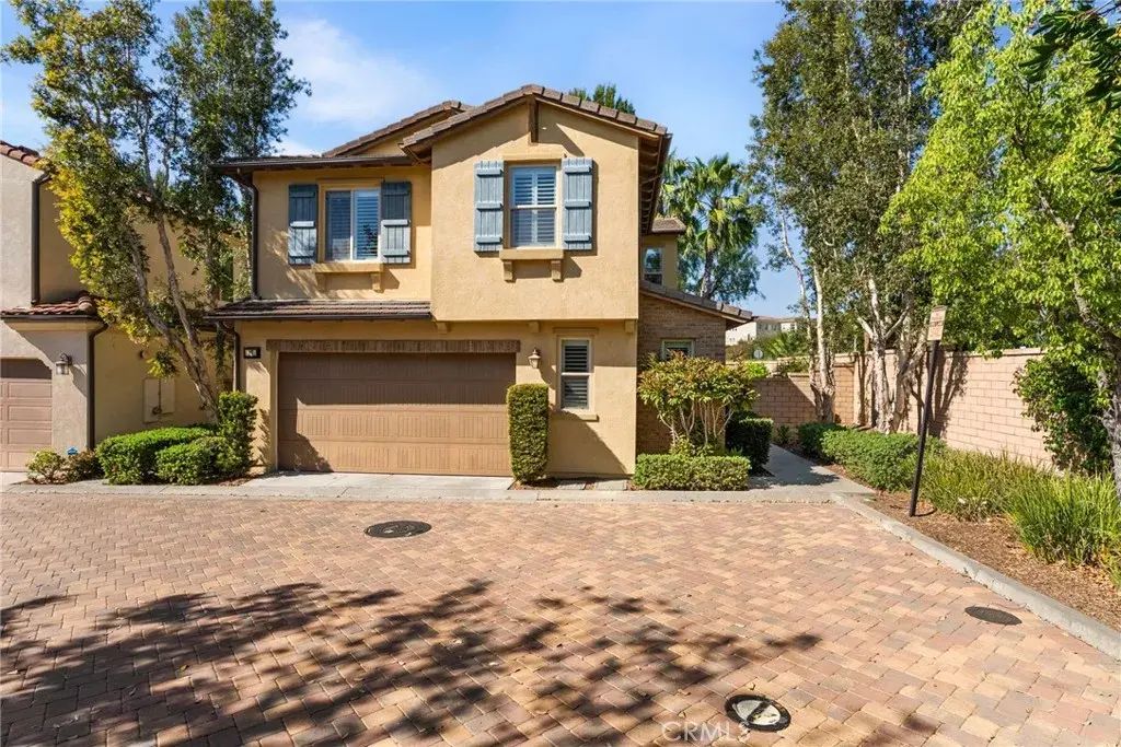 17 Clover, Lake Forest