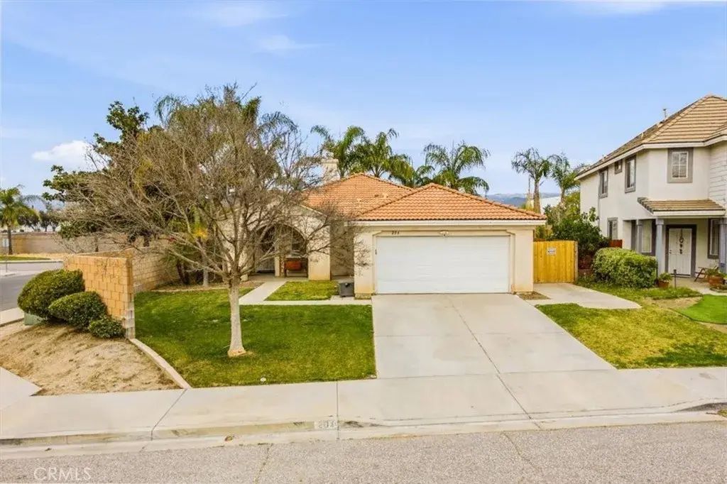 204 E Manchester Lane, San Bernardino