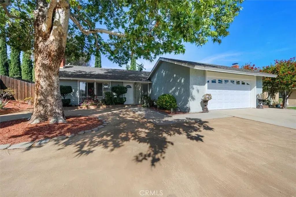 2078 Woodlawn, Corona