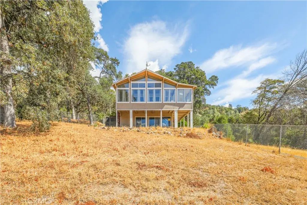 9085 Leila Dr, Glenhaven