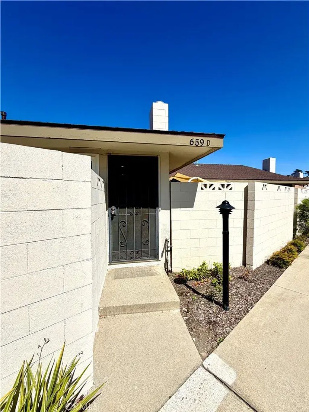 659 S Indian Hill, Claremont