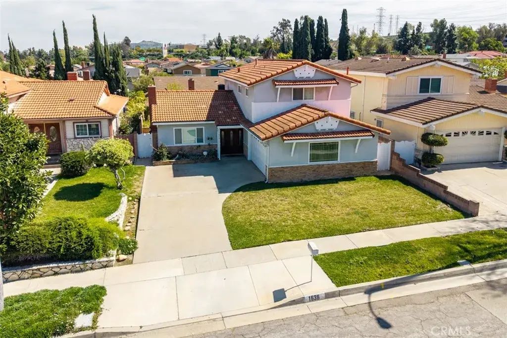1636 Hanging Rock, Montebello