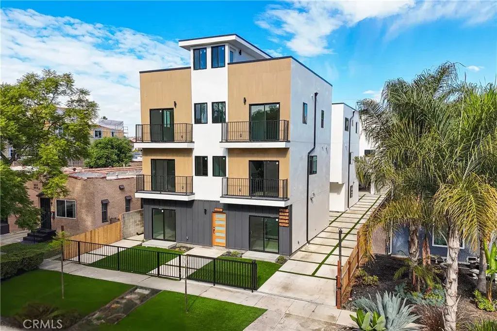 5209 W 20th, Los Angeles