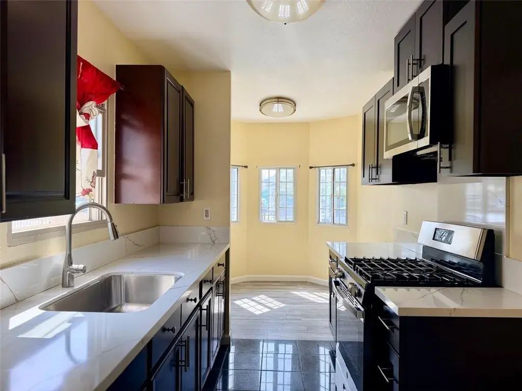 607 W 101st Street, Los Angeles