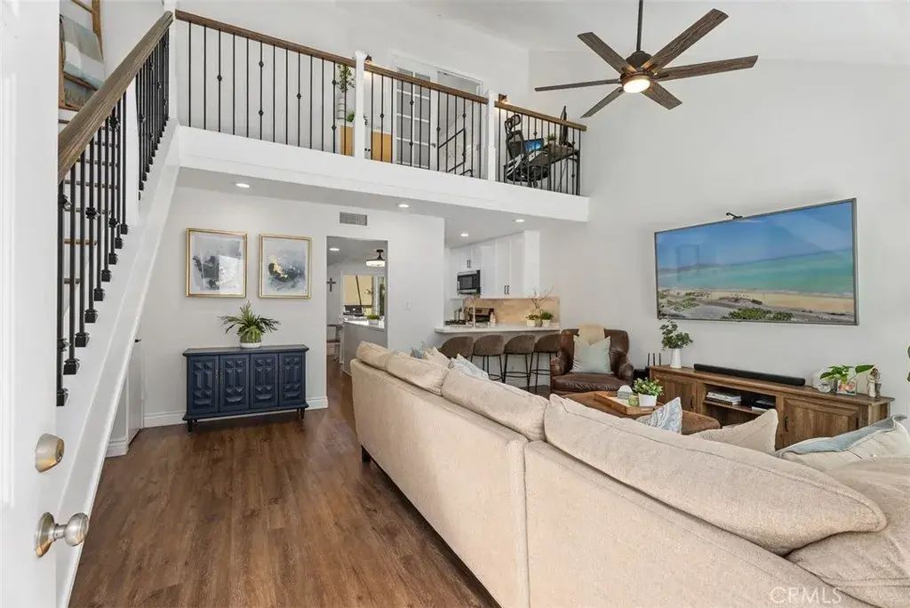 159 Morristown, Costa Mesa