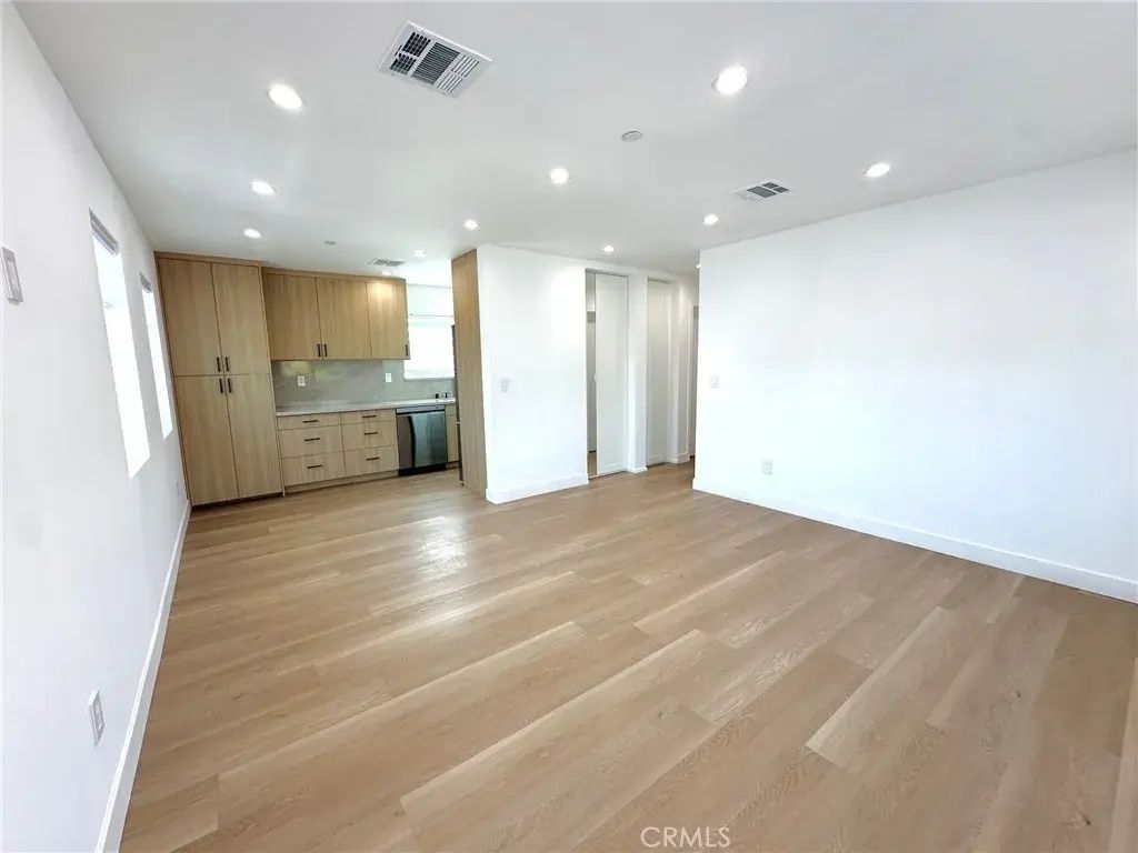 1952 N Parish 202, Burbank