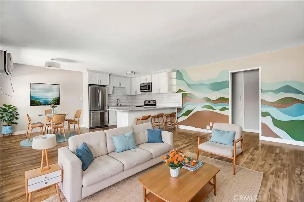 6520 Shirley, Reseda
