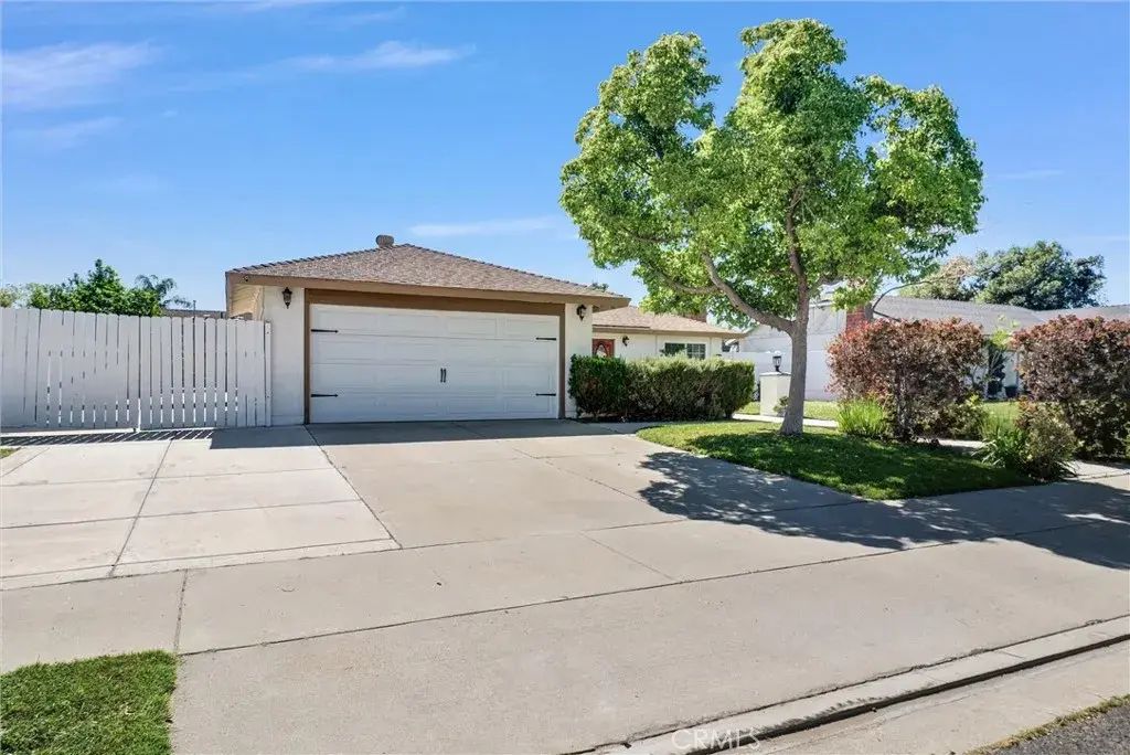1602 E Oak Hill Court, Ontario