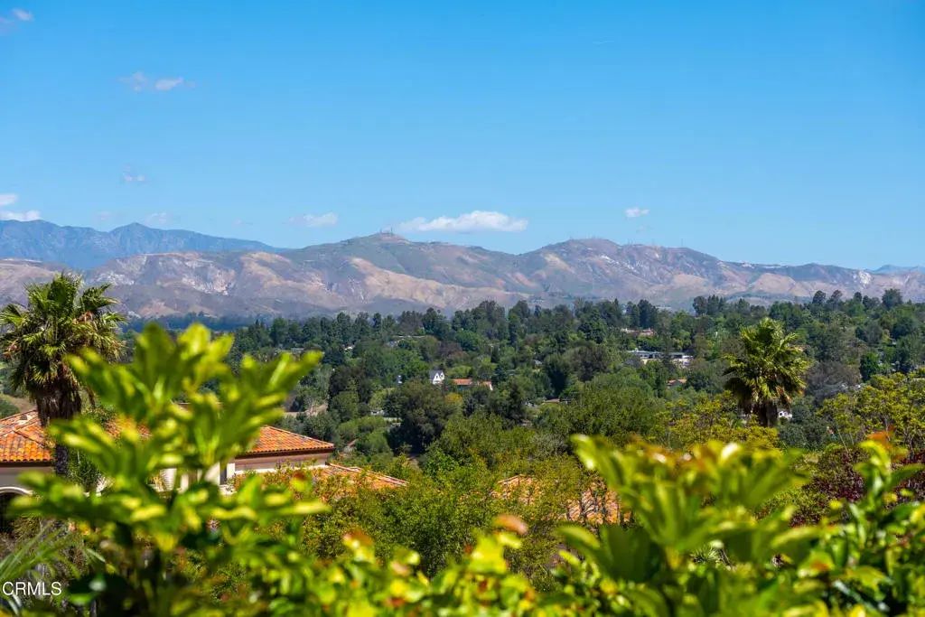 1022 Corte Augusta, Camarillo