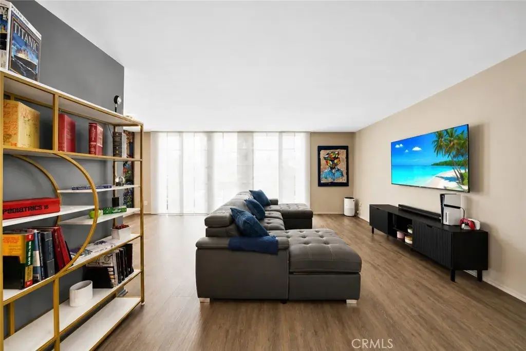 7260 Hillside Avenue 207, Los Angeles
