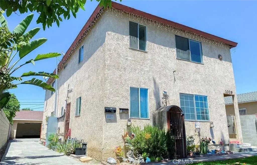 1009 E Stockton Ave, Compton